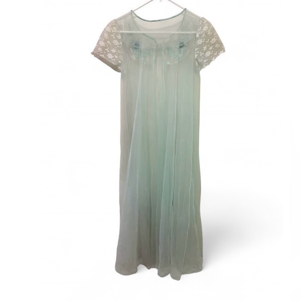 Vintage 1970s Sea Foam Lace Peignoir with Floral Brooch - Picture 3 of 5